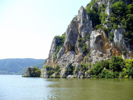 Kazán-szoros sziklái