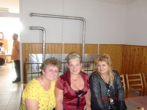 Én, Szilvia,Andris anyukája és Pötyi a Holiday Plusz énekesnője