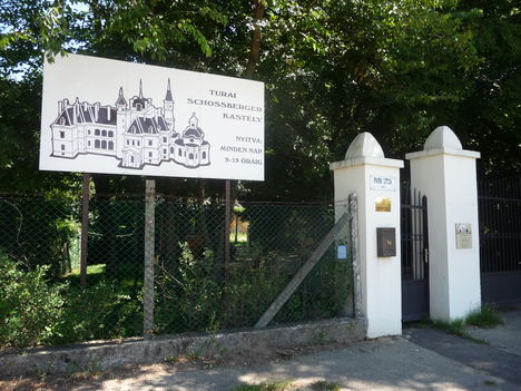A Schossberger kastély kapuja