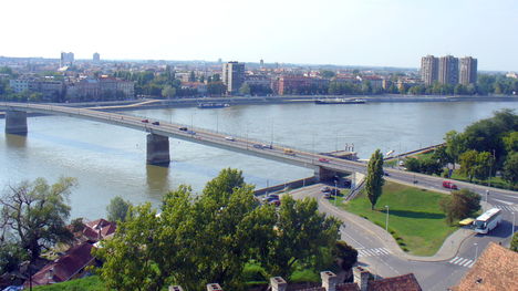 Kilátás a Péterváradi erődből a Dunára