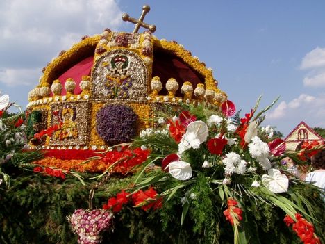 virágkarnevál Debrecen szent korona agusztus 20