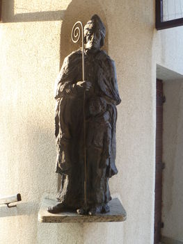 Kisbodak, Szent Balázs szobra a templom bejáratánál, 2011. augusztus 20.-án