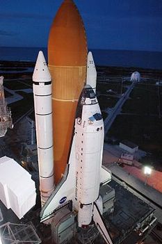 Az Atlantis űrrepülőgép indítás előtt