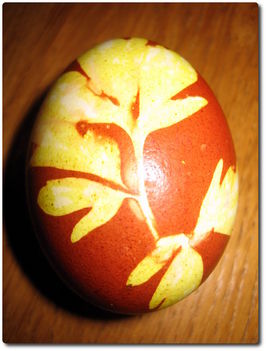 Zellerlenyomatos húsvéti tojás