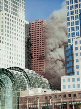 A NY Világkereskedelmi központ berobbantása