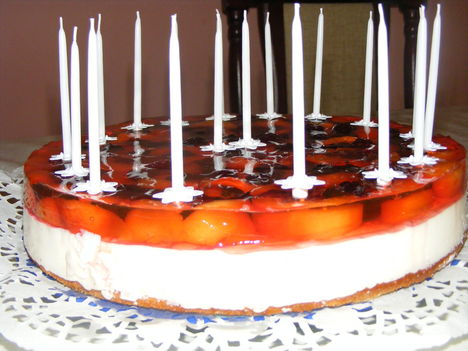Szülinapi túrós gyümölcs torta