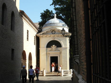 Dante sírja -Ravenna- a harangtoronyban 1