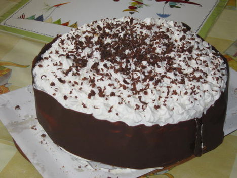Oroszkrém torta csokigallérral