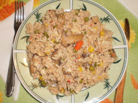 Zöldséges gombás rizseshús