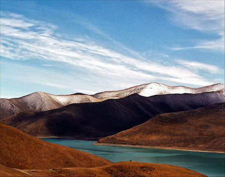Yamdrok Tso Lake  (Türkizkék tó)