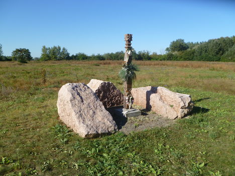 Ásványráró, Az 1954.-es árvíz emlékére állított kopjafa a szakítás helyén, 2011. szeptember 13.-án