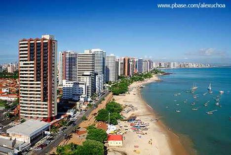 Fortaleza-i háztömbök partmentén 