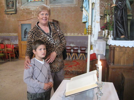 Anya kisfiával a Bibliánál 2011. szeptember