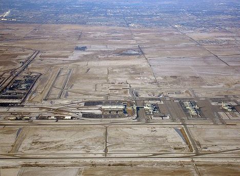 A Denver Airportnak közvetlen összeköttetése van egy  jó nagy bunkerrel