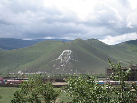 Dzsingiz kán hegyoldali képe