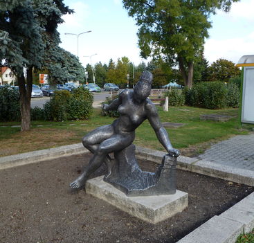 Mosonmagyaróvár, Női akt szobor, Hild József tér, 2011. október 09.-én