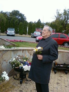 Budai temetőkben: Szt. Gellért Plébánia és Farkasrét 11