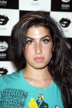 Amy-Winehouse-amy-winehouse-24178970-401-600