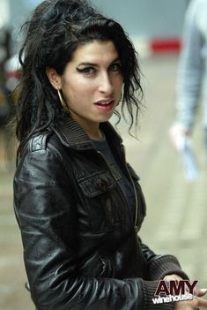 Amy-Winehouse-amy-winehouse-25518363-685-1024