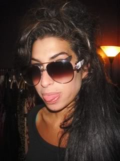 Amy-Winehouse-amy-winehouse-25520009-240-320