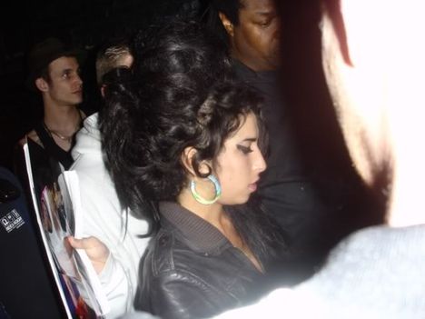 Amy-Winehouse-amy-winehouse-25520049-640-480