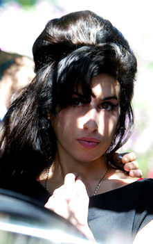 Amy-Winehouse-amy-winehouse-274815_500_794