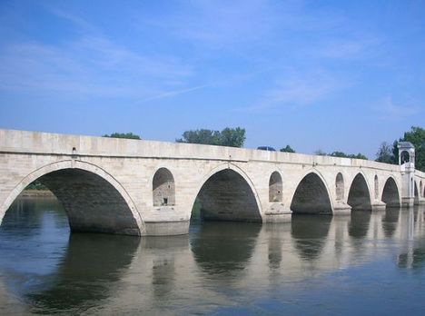 Híd a Tundza folyó fölött