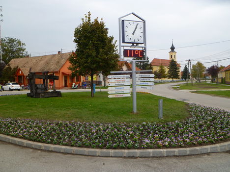 Lipót, A Virágos Magyarországért verseny 2009 évi győztesei most is virágosítának, 2011. október 27.-én