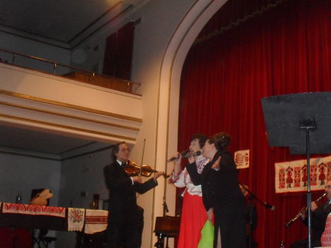 Madarász Katalin-Bordás Cecília és Berki Béla a nyagyváradi Filharmónia színpadán 2010 december 3.-án