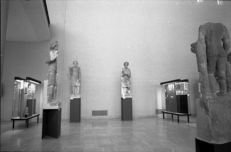 teljes alakos márványszobrok Hatra templomából  i.e.3.sz