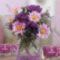 gerbera és lila virág üveg pohárban