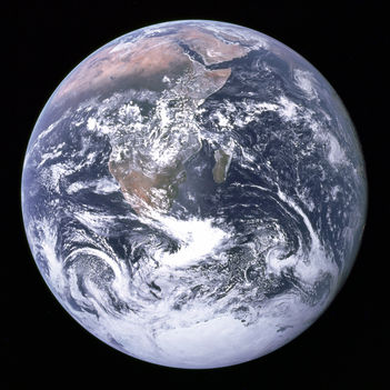 Kék üveggolyó- The Earth seen from Apollo 17