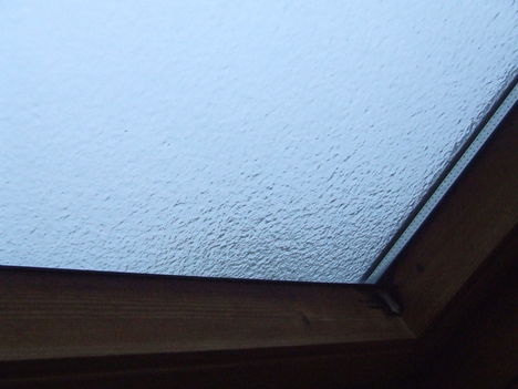 Vigyázat! Itt az ónos eső! - tetőtéri ablak Sokorópátkán II.