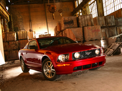 2005-Ford-Mustang-GT-warehouse-1600x1200