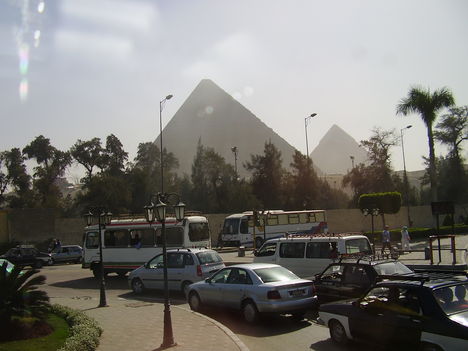 Gízai Piramis