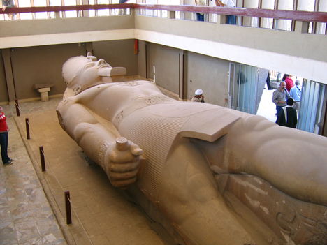Memfisz - II. Ramszesz életnagyságú szobra