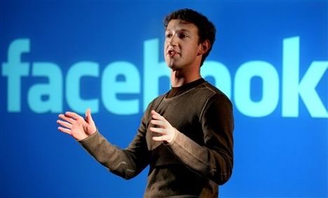 Mark Zuckerberg facebook líder gyóűőzi meg a hatóságokat