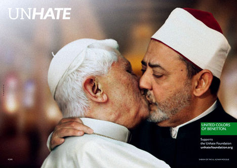vallási vezetők csókja