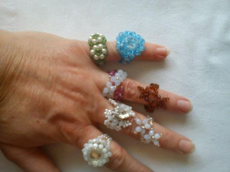 gyöngyből készült gyűrűk