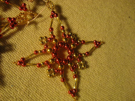 piros-arany karácsonyi csillag