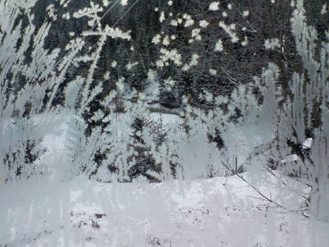 Ahény ablak annyiféle jégvirág