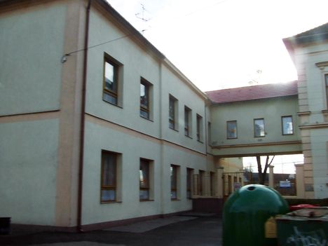 A II. Rákóczi Ferenc Közoktatási Központ főbejárata