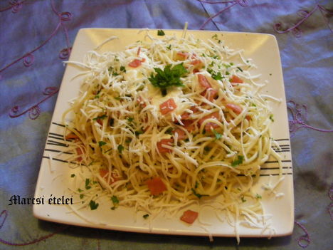 Sajtos zöldséges spageti