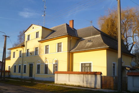 Püski, a régi határőr laktanya épülete, 2012. január 12.-én