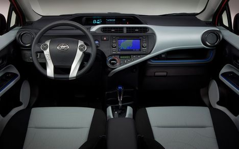 2012-Toyota-Prius-C-cockpit