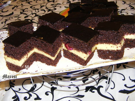 Csokoládés meggyes sütemény