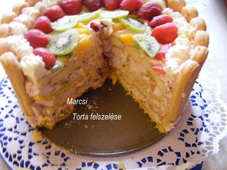 Szeletelt gyümölcs torta