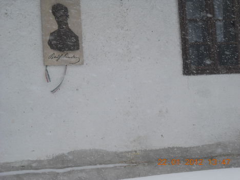 Petofi Sandor portre a haz  keleti falan