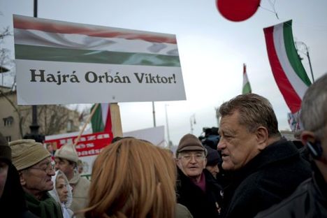 Százezres kormánypárti tüntetés Budapesten 3