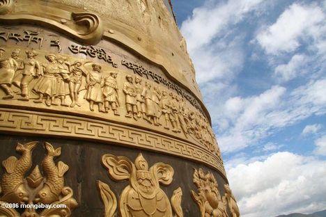 Tibeti óriás imakerék oldala